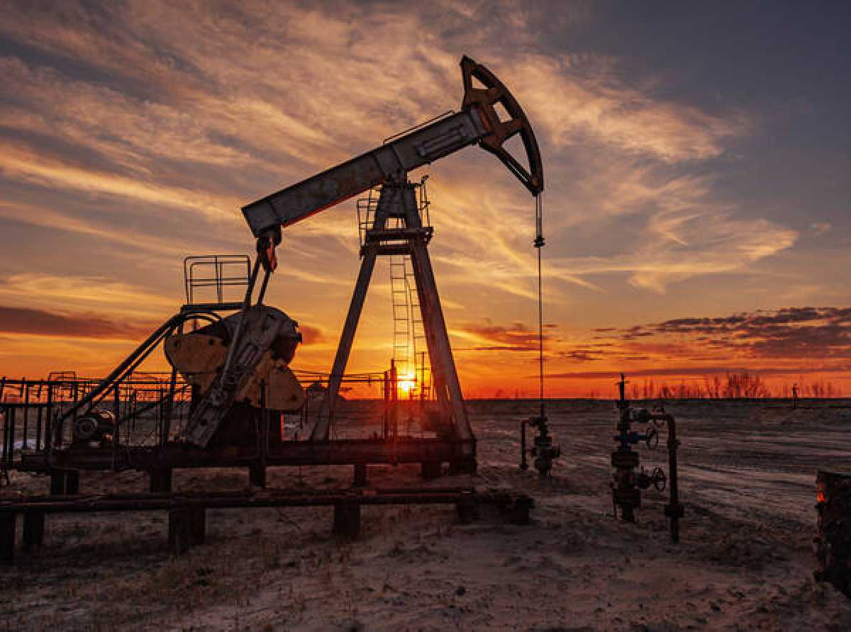 Oil prices rise by $1 as investors weigh Middle East peace prospects