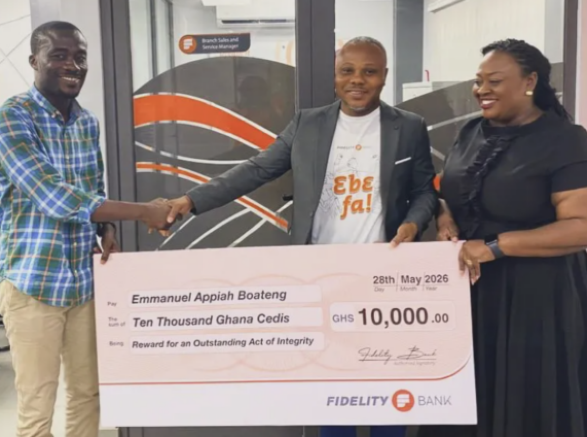 Man who returned GH¢4,000 found at ATM rewarded with GH¢10,000 by Fidelity Bank