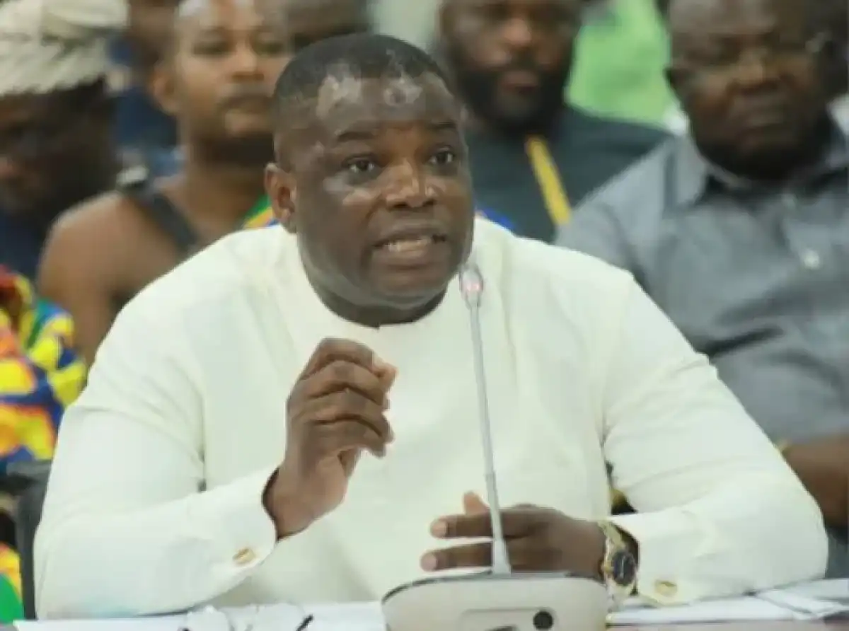 Roads Minister Appears Before Committee on Economy and Development