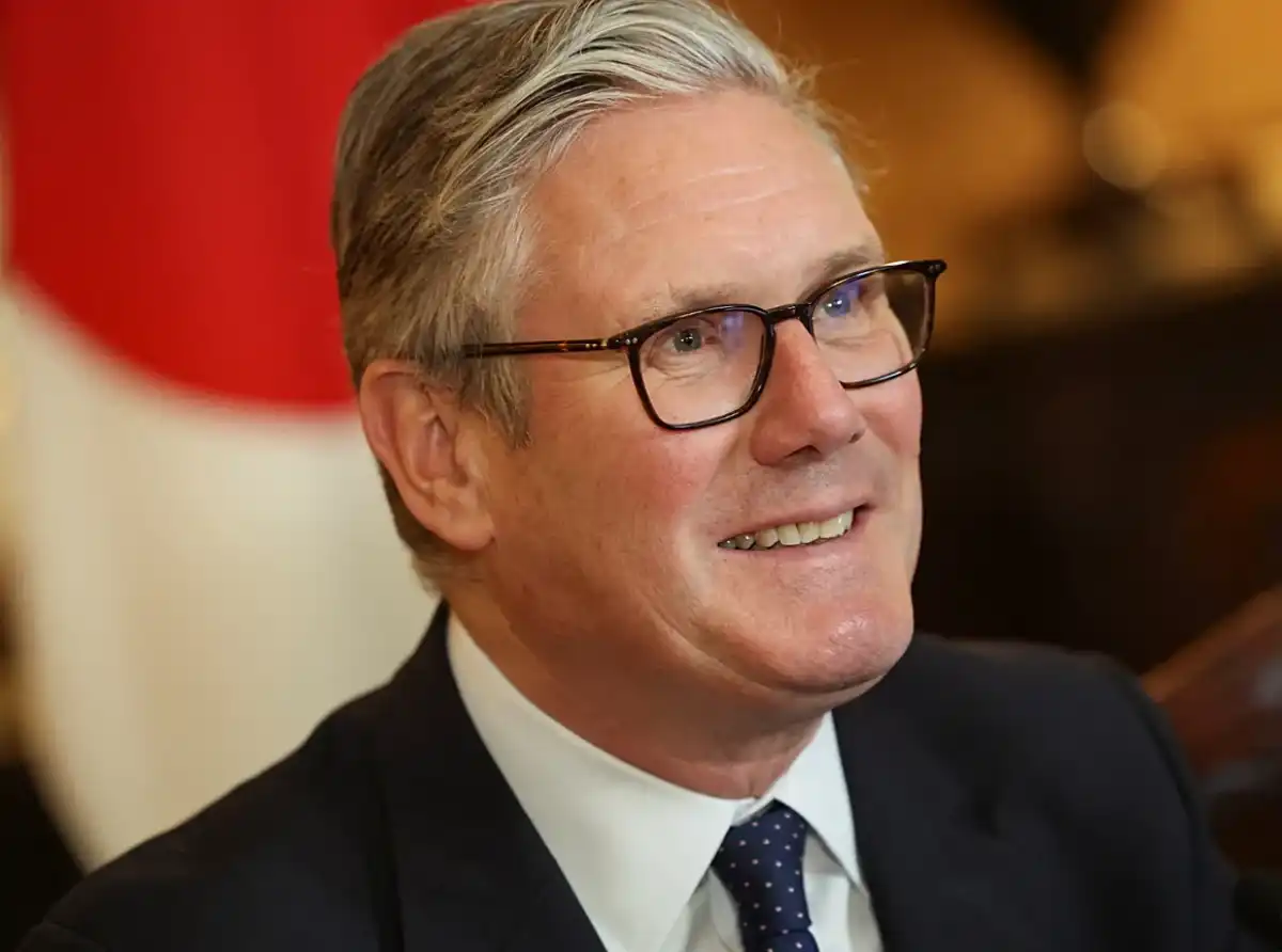UK Prime Minister Starmer bans under-16s from social media