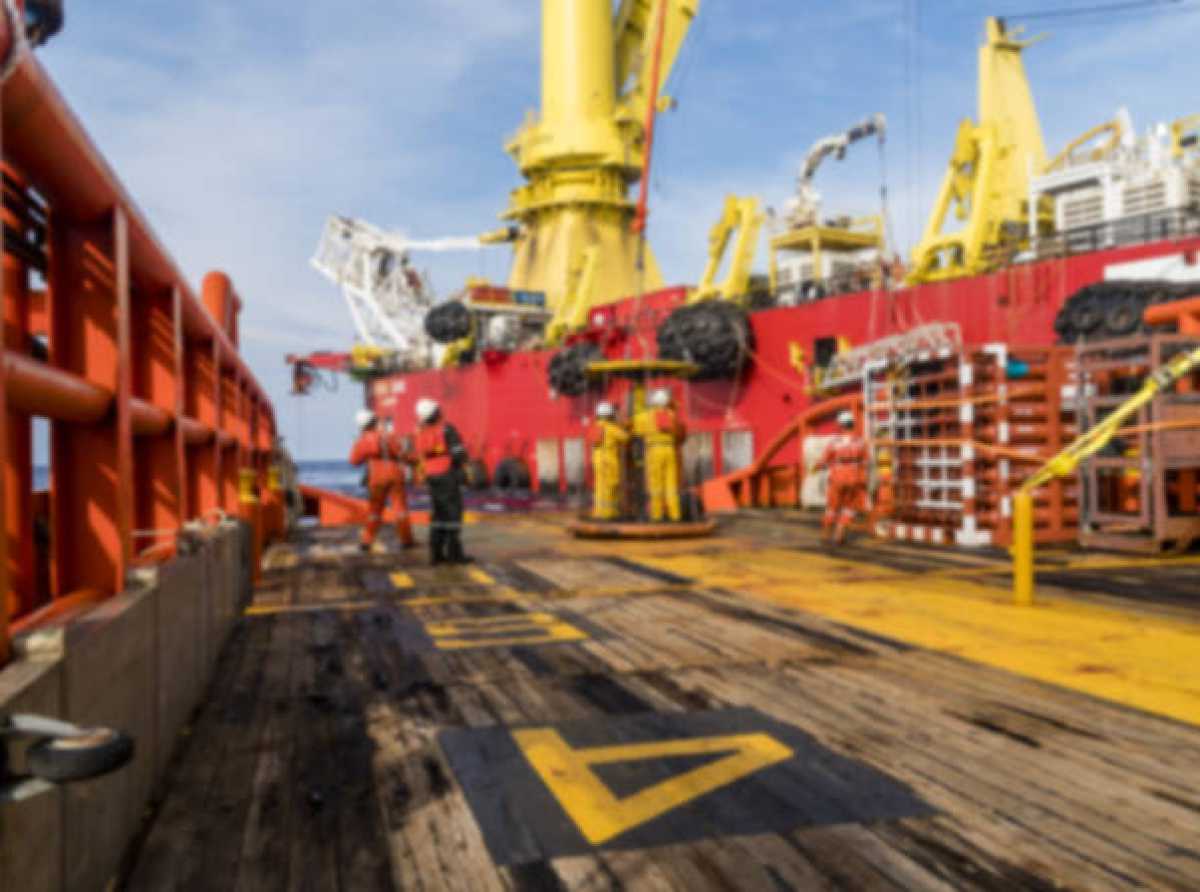 Oil extends slide on expectations of smoother crude flows via Hormuz